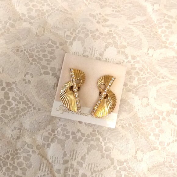 Vintage White Clear Cubic Zirconia Gold Tone Earrings Non-Pierced Clip Earrings - Picture 4 of 7